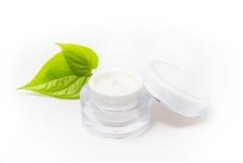 FACIAL MOISTURISERS